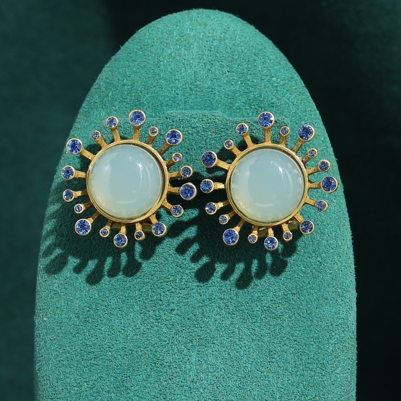 Vintage Fashion Trends 2026 - Vintage Green Agate Earrings Antique Jewelry