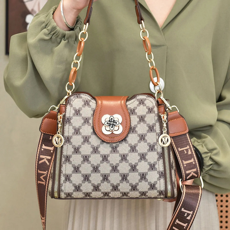 vintage letter printed shoulde - đánh giá và giá Vintage Fashion For Women
