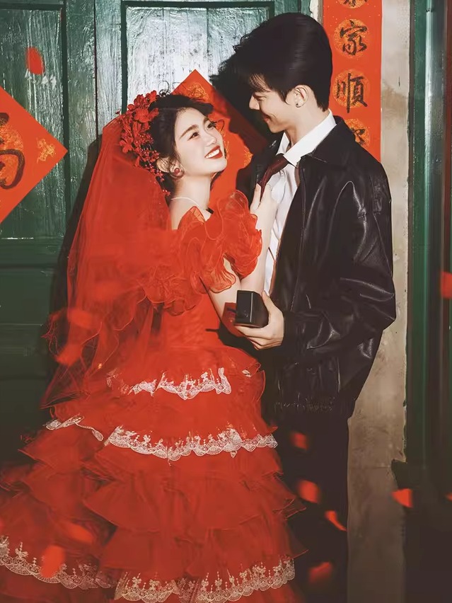 Red Vintage Street Style Weddi - đánh giá và giá Vintage Fashion Photographers
